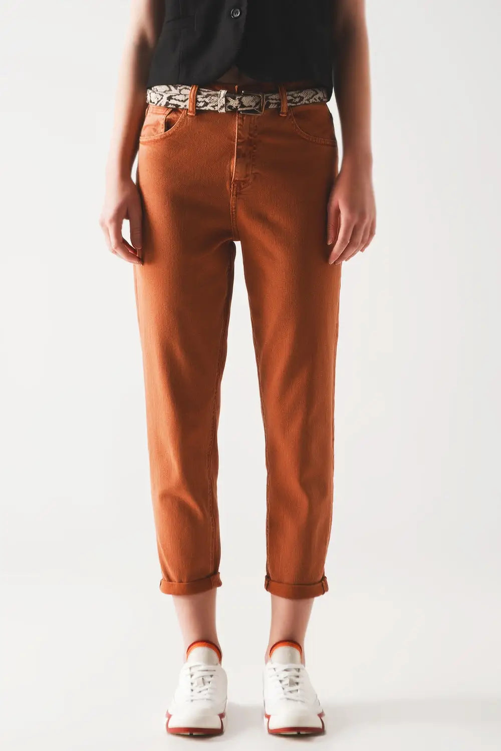 Cotton mid rise slouchy jean in rust - Colored Jeans