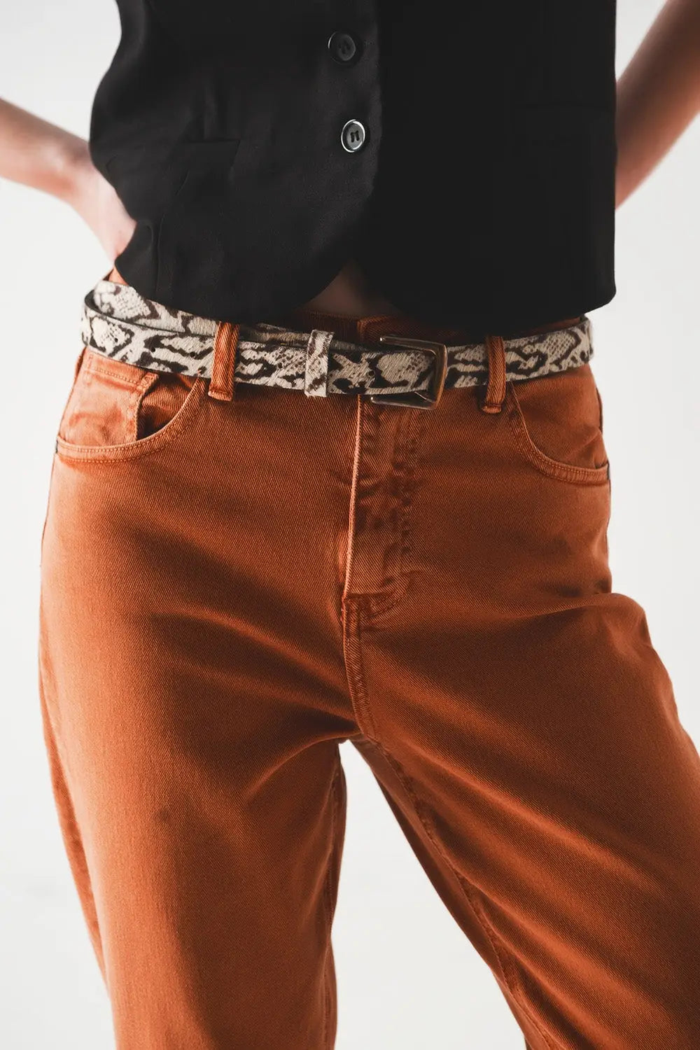 Cotton mid rise slouchy jean in rust - Colored Jeans