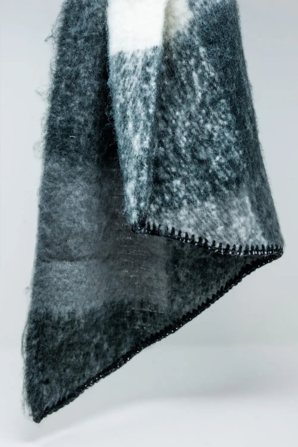 Scarf in black and white - BLACK / ONE - Scarves
