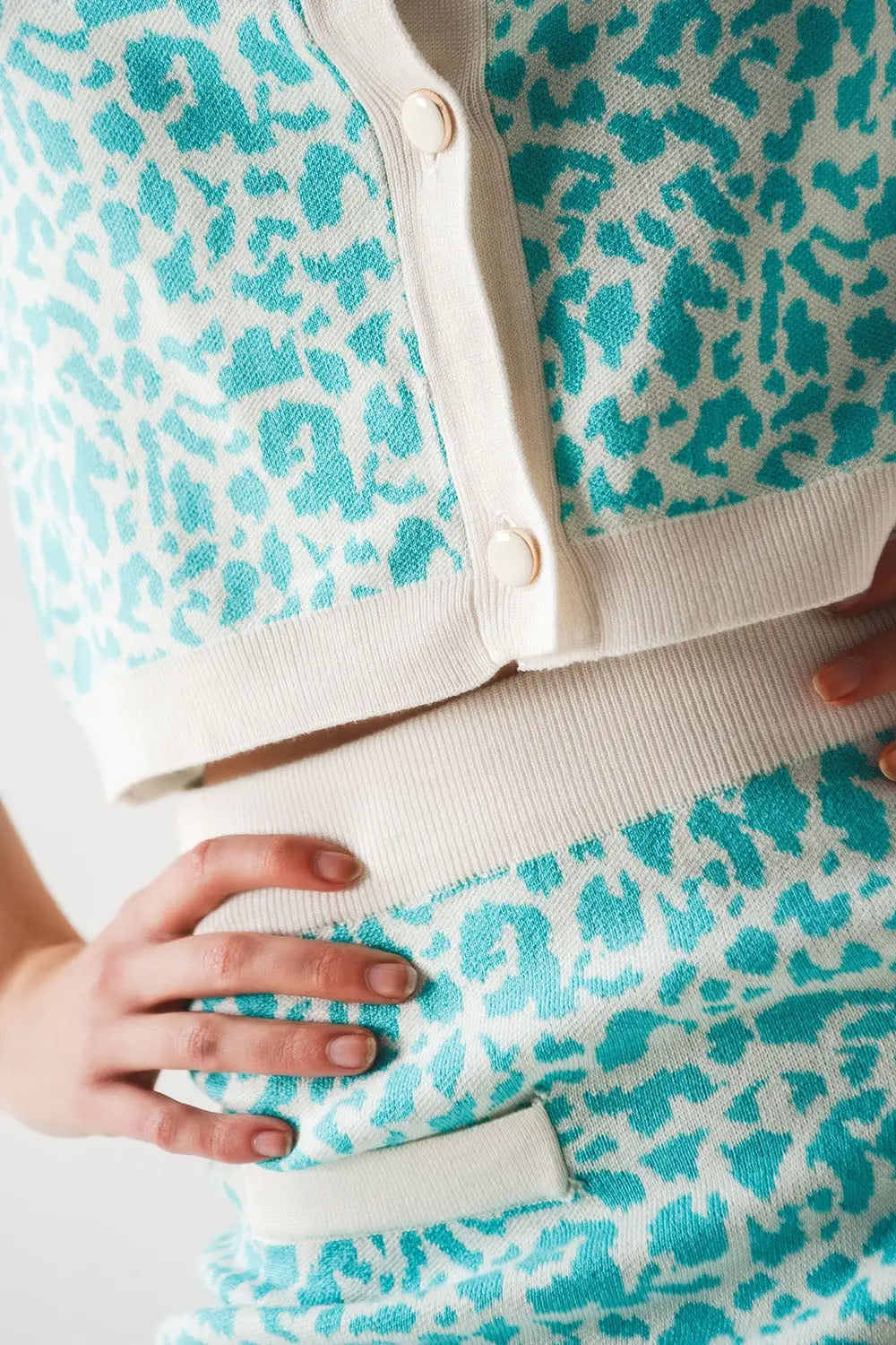 Lightweight knitted cardigan in turquoise animal print - Cardigans