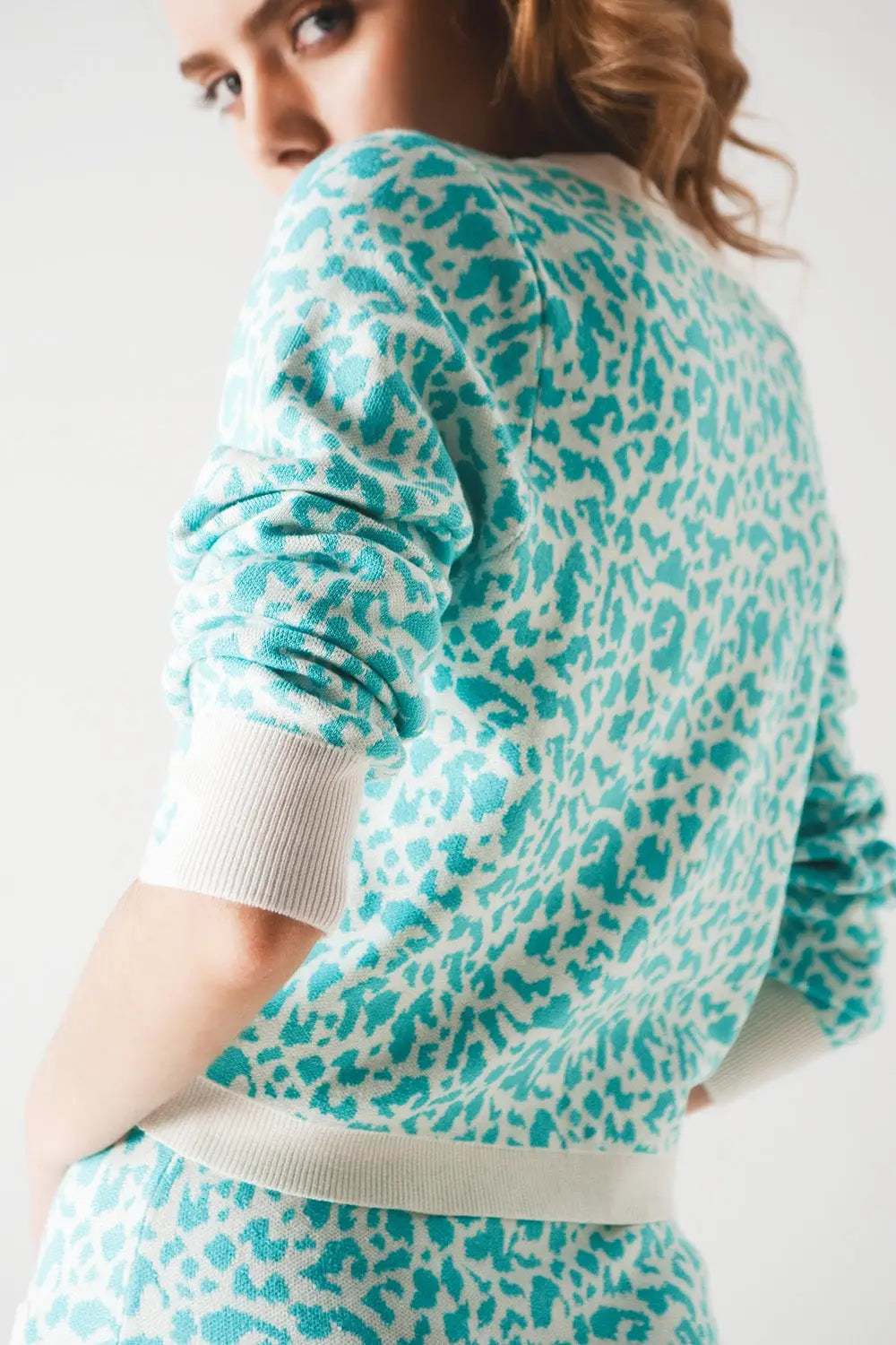 Lightweight knitted cardigan in turquoise animal print - Cardigans