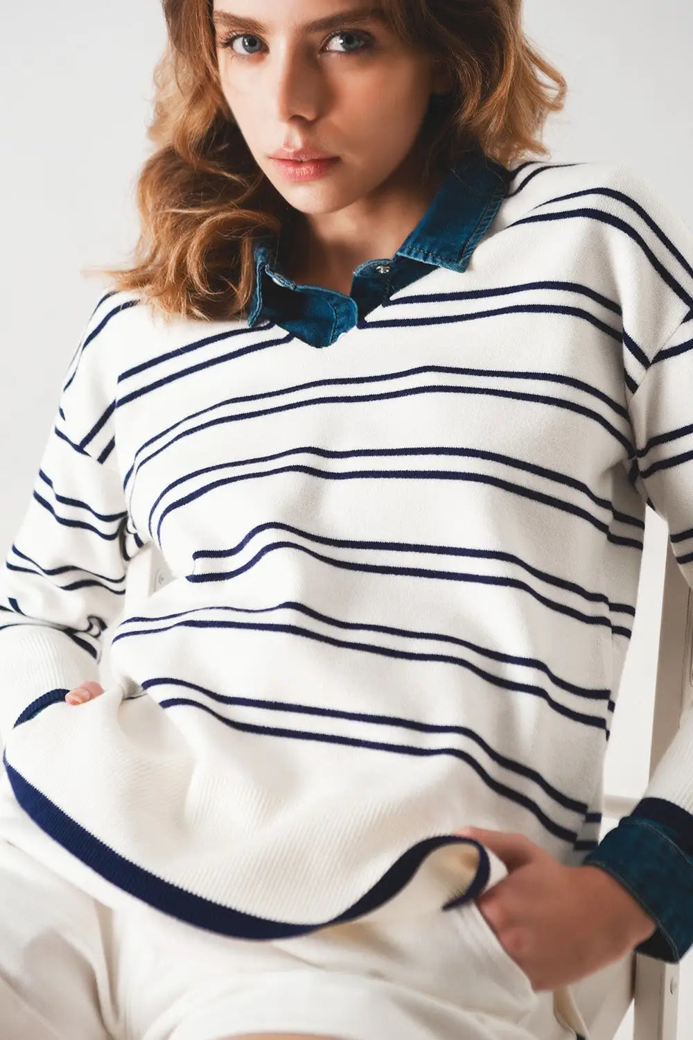 Sweater in white with navy stripe - Sweaters