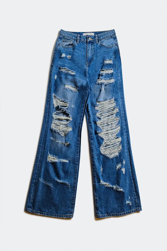 destroyed boyfriend jeans in blue