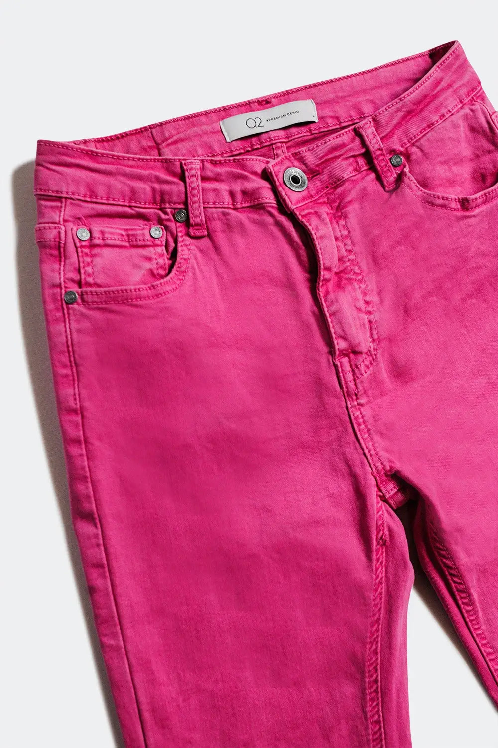 Flare jeans with raw hem edge in fuchsia - Colored Jeans