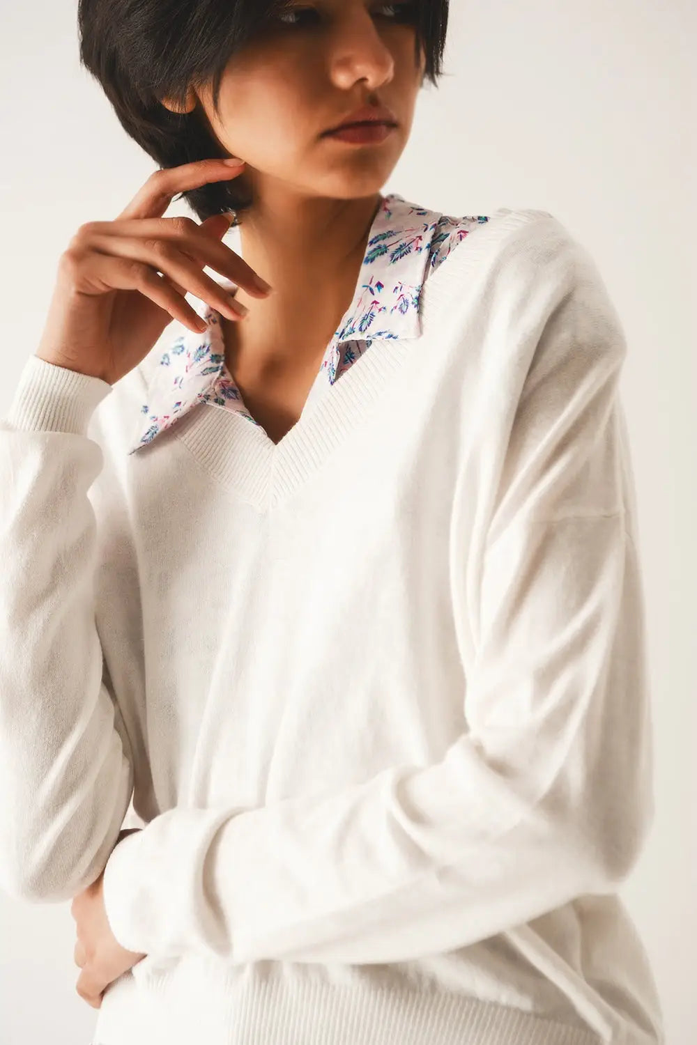 v neck fine knit sweater in cream - Sweaters
