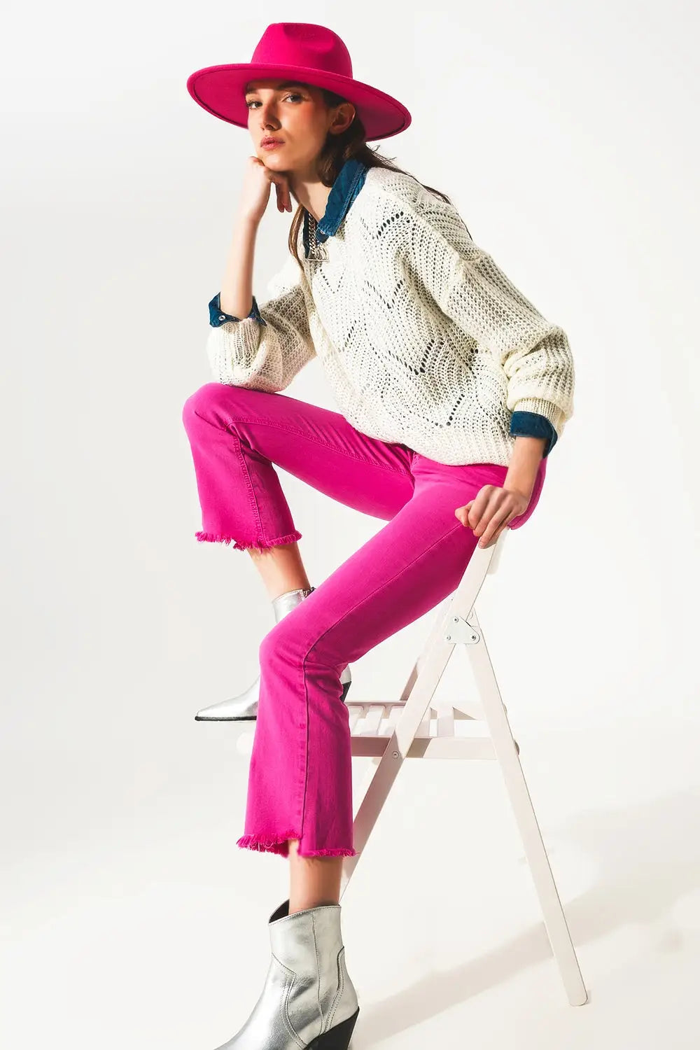 Flare jeans with raw hem edge in fuchsia - Colored Jeans
