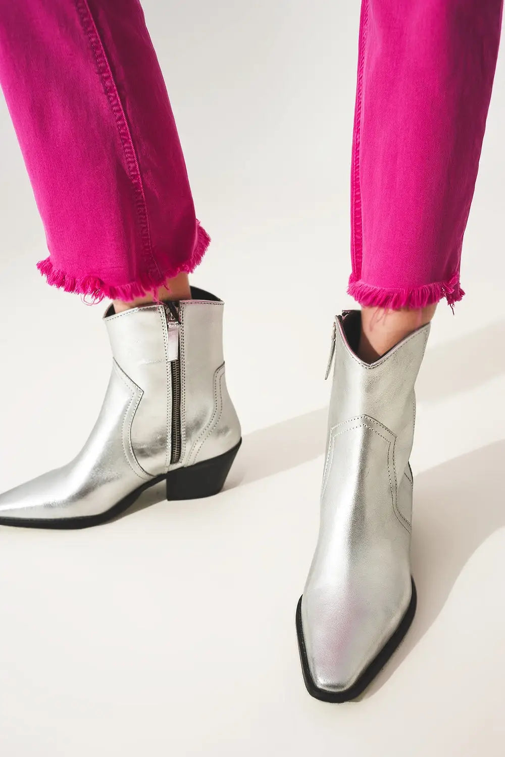 Flare jeans with raw hem edge in fuchsia - Colored Jeans