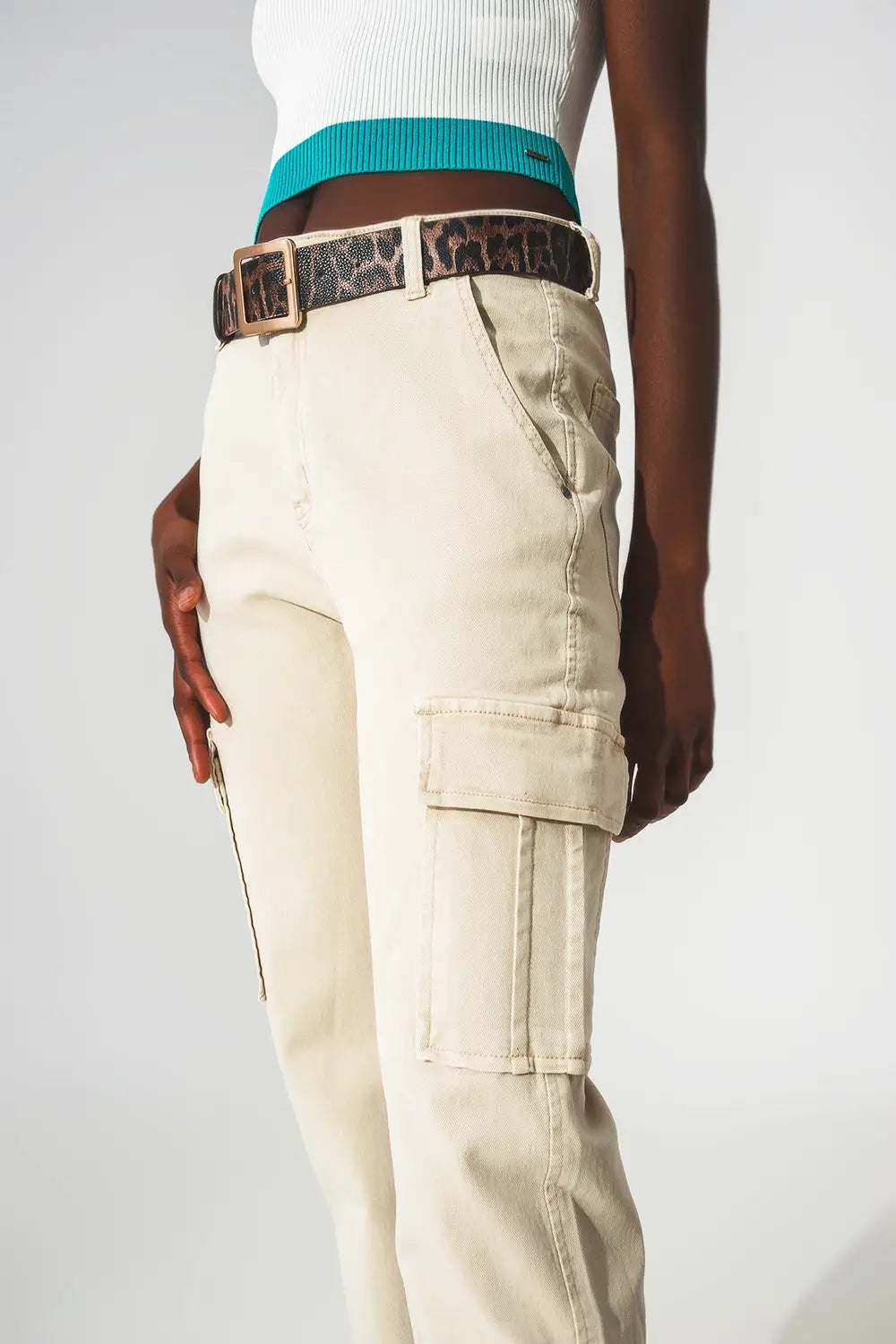 Relaxed cargo pants in beige - Colored Jeans