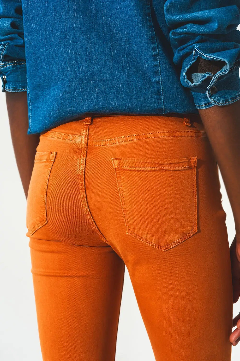 Flare jeans with raw hem edge in orange - Colored Jeans