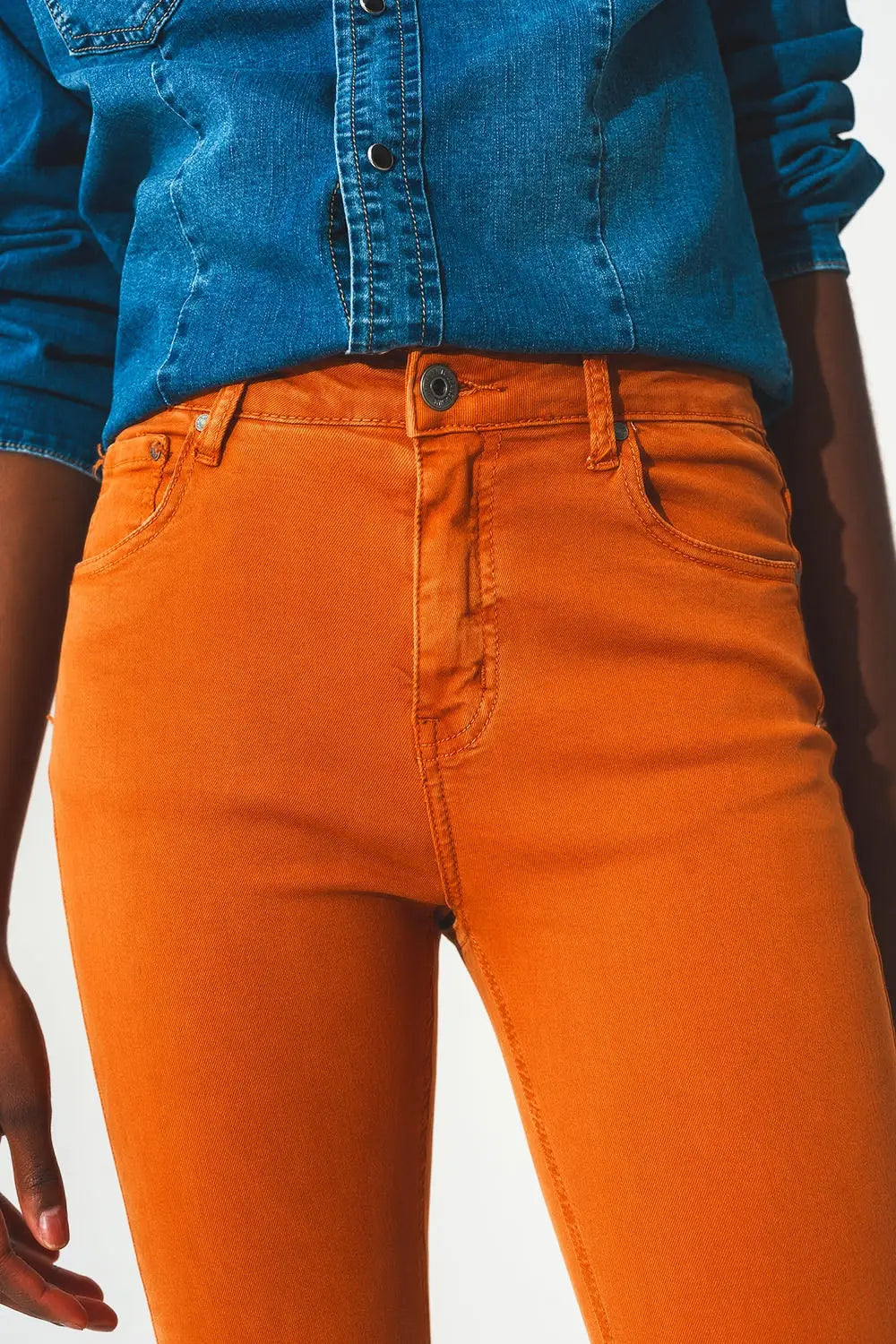 Flare jeans with raw hem edge in orange - Colored Jeans