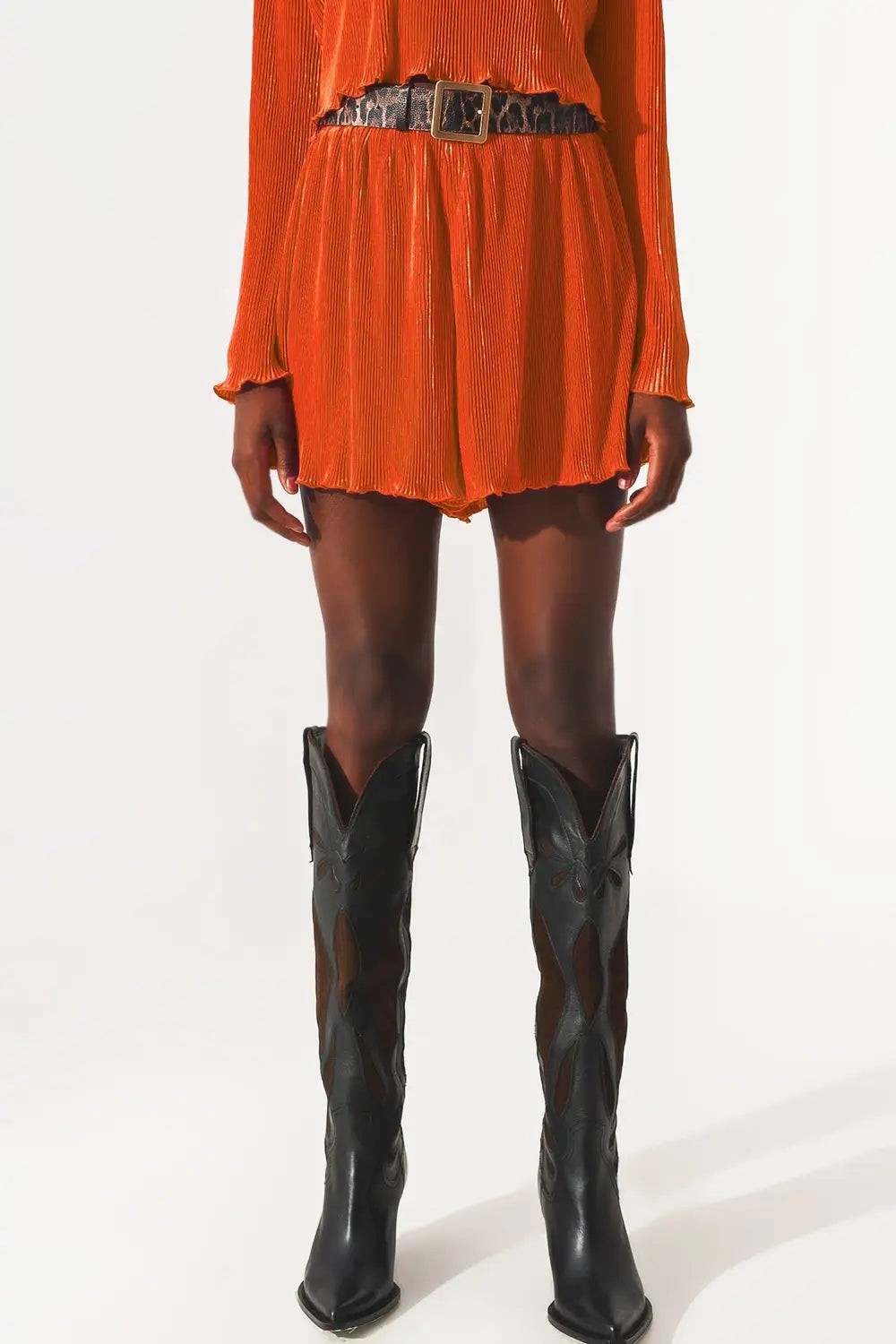 Pleated shorts in orange - Pants