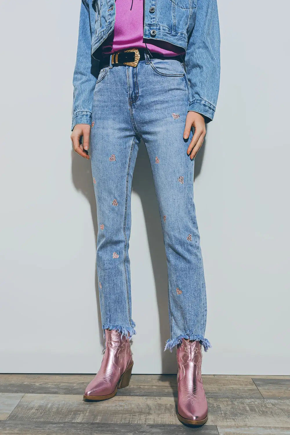 Heart Embellished Jeans with teared hem in Med Wash