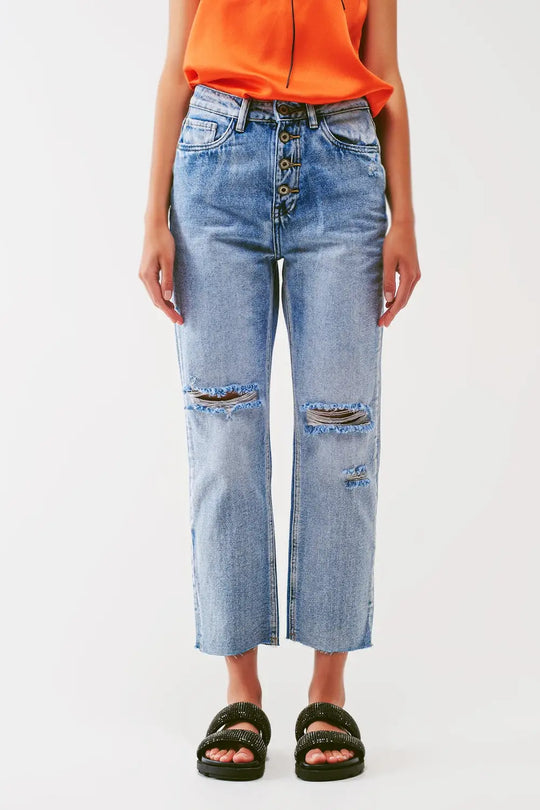 Sraight-leg jeans with exposed buttons and ripped knees in light wash