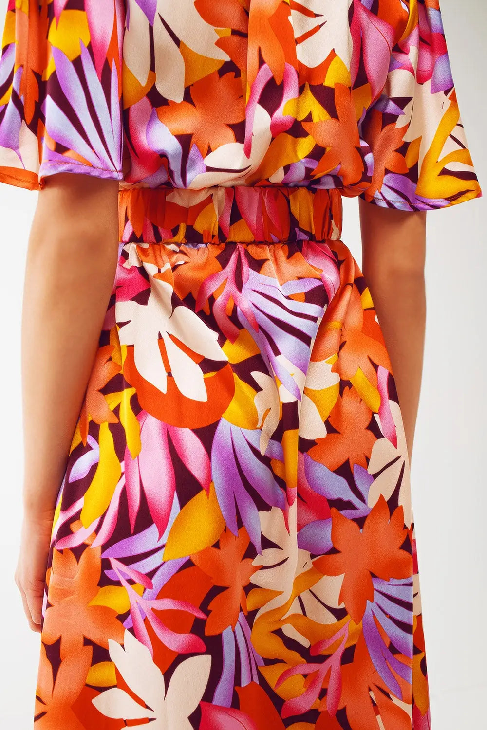 Pleated Maxi V Neck Dress in Multicolour - Dresses
