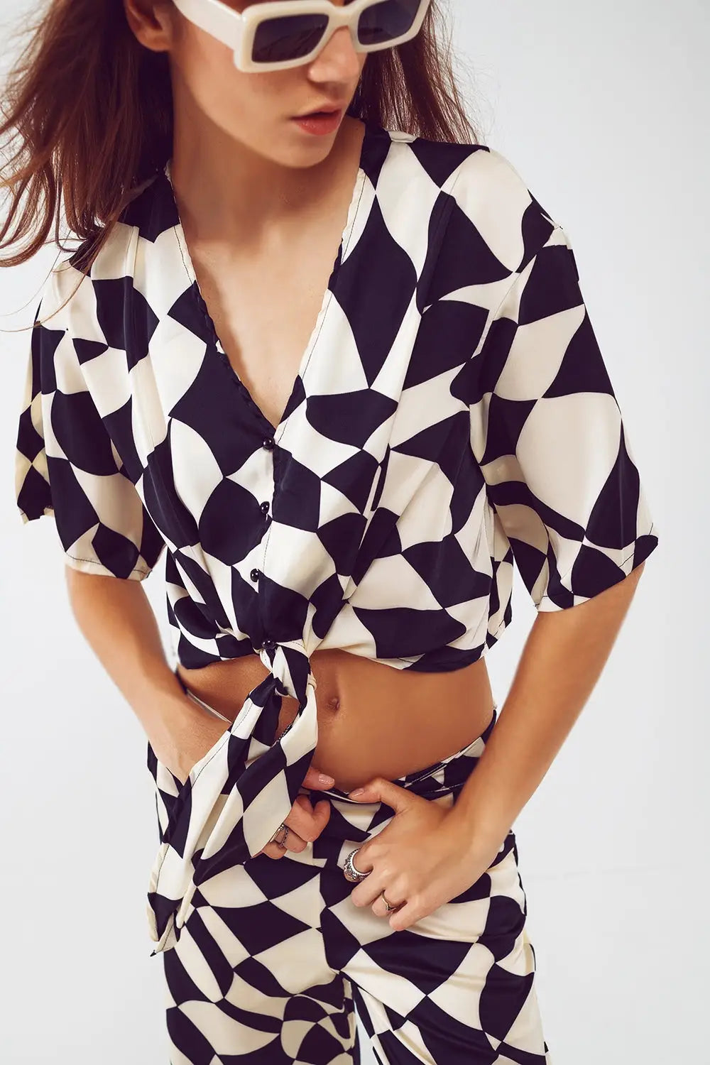 Cropped Shirt With Knot in Bauhaus Abstract Black and White Print - Shirts Tops