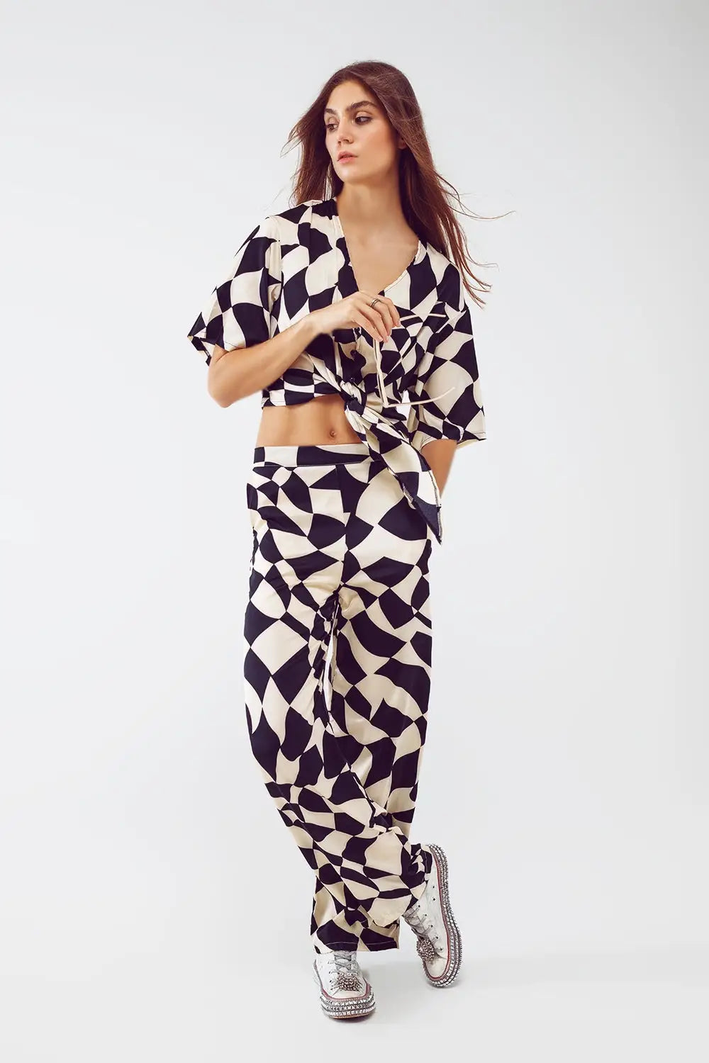 Cropped Shirt With Knot in Bauhaus Abstract Black and White Print - Shirts Tops