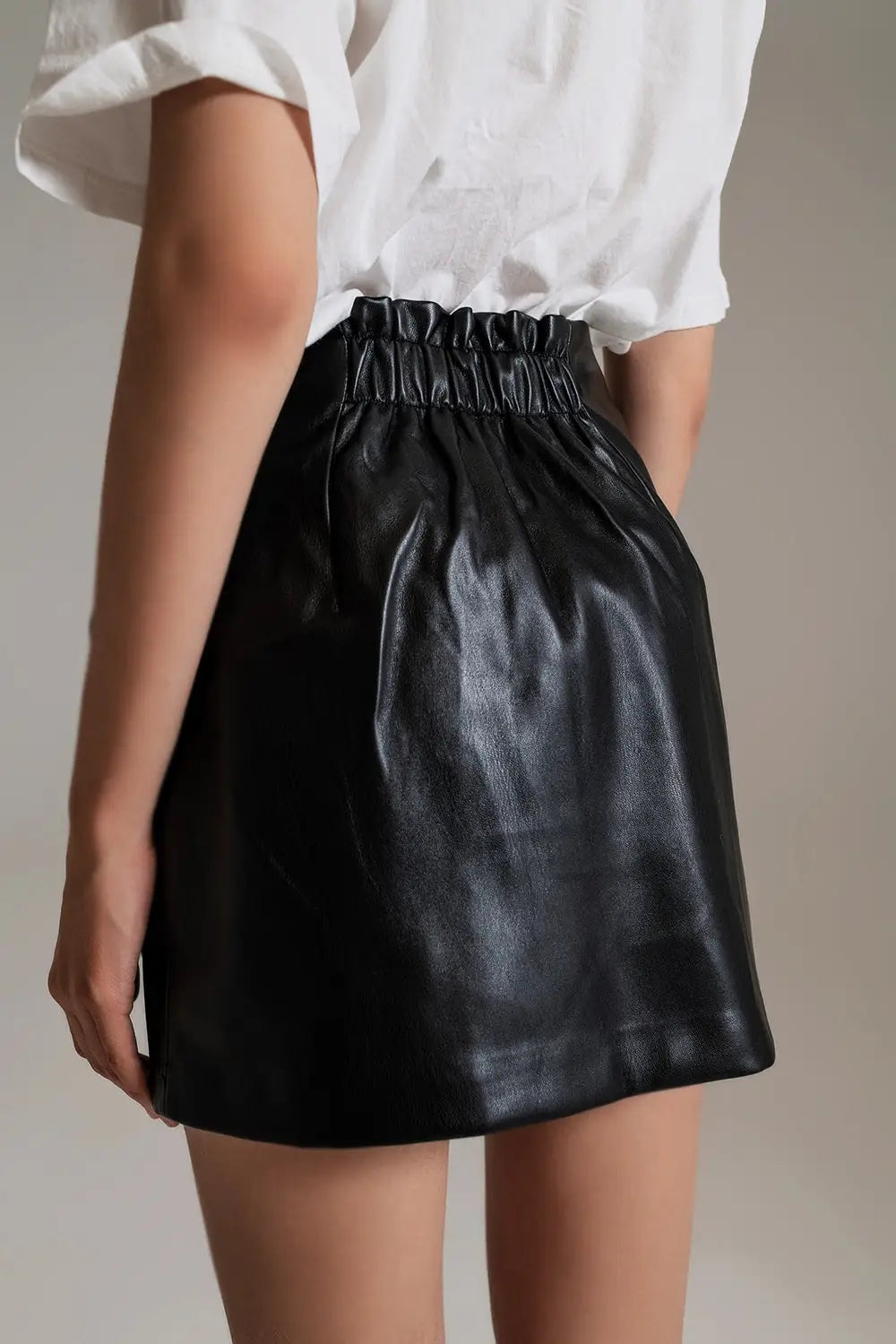 Black faux leather mini skirt with bow on the side - Skirts