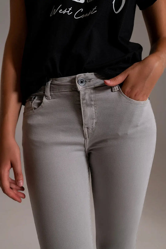 Light gray ankle jeans with soft wrinkles - Colored Jeans