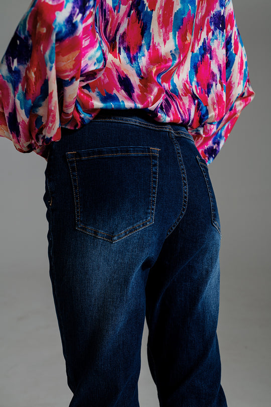 Regular Leg Basic Jeans in Mid Wash