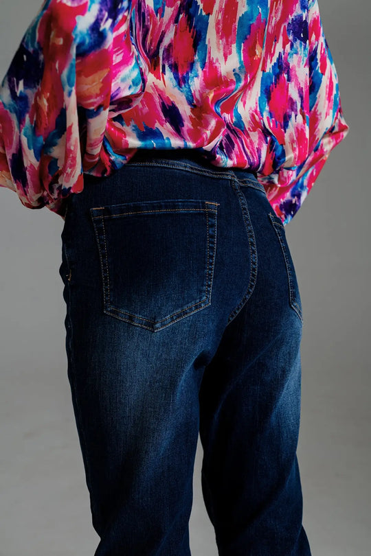 Regular Leg Basic Jeans in Mid Wash