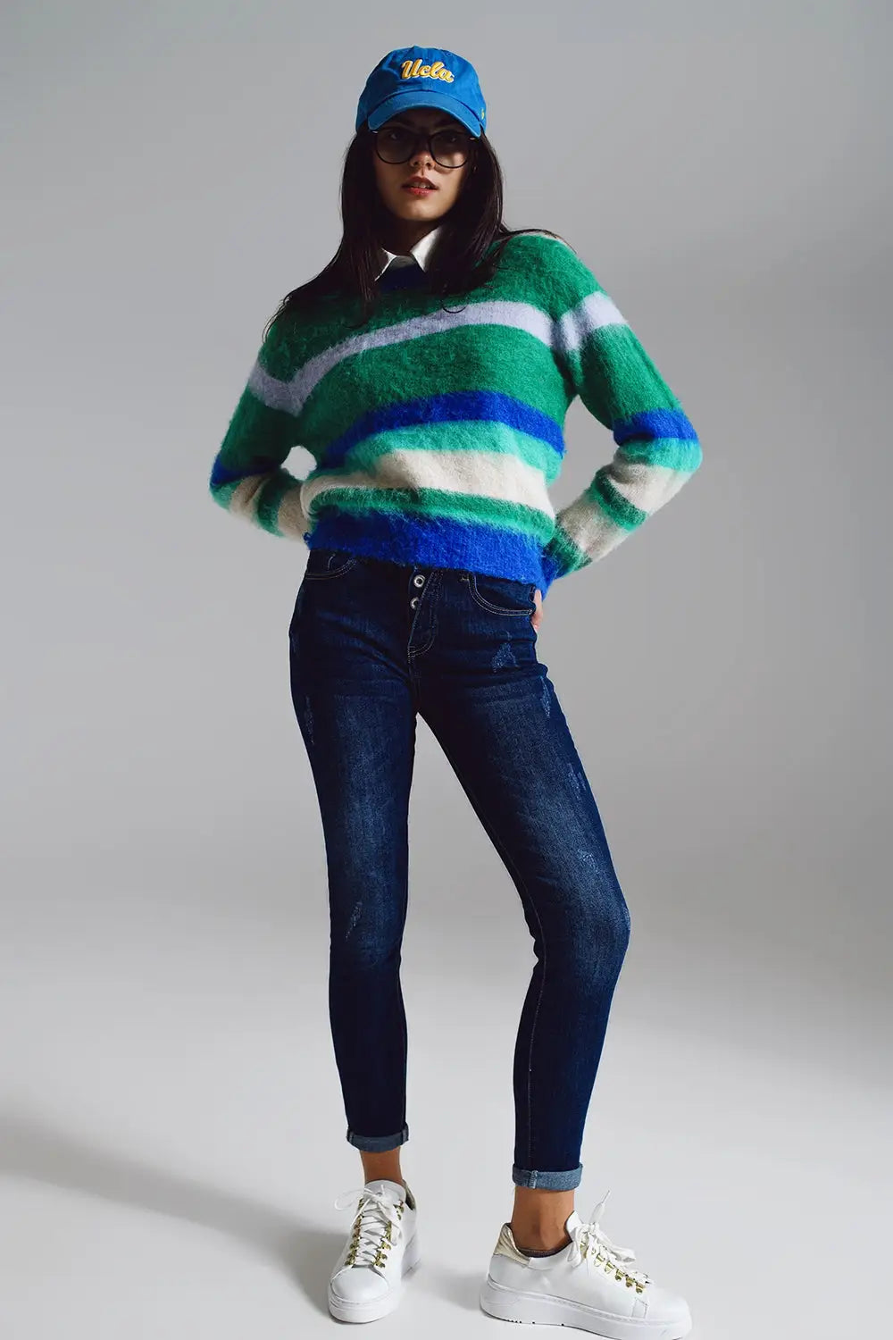Super skinny jeans with visible front buttoning in midwash