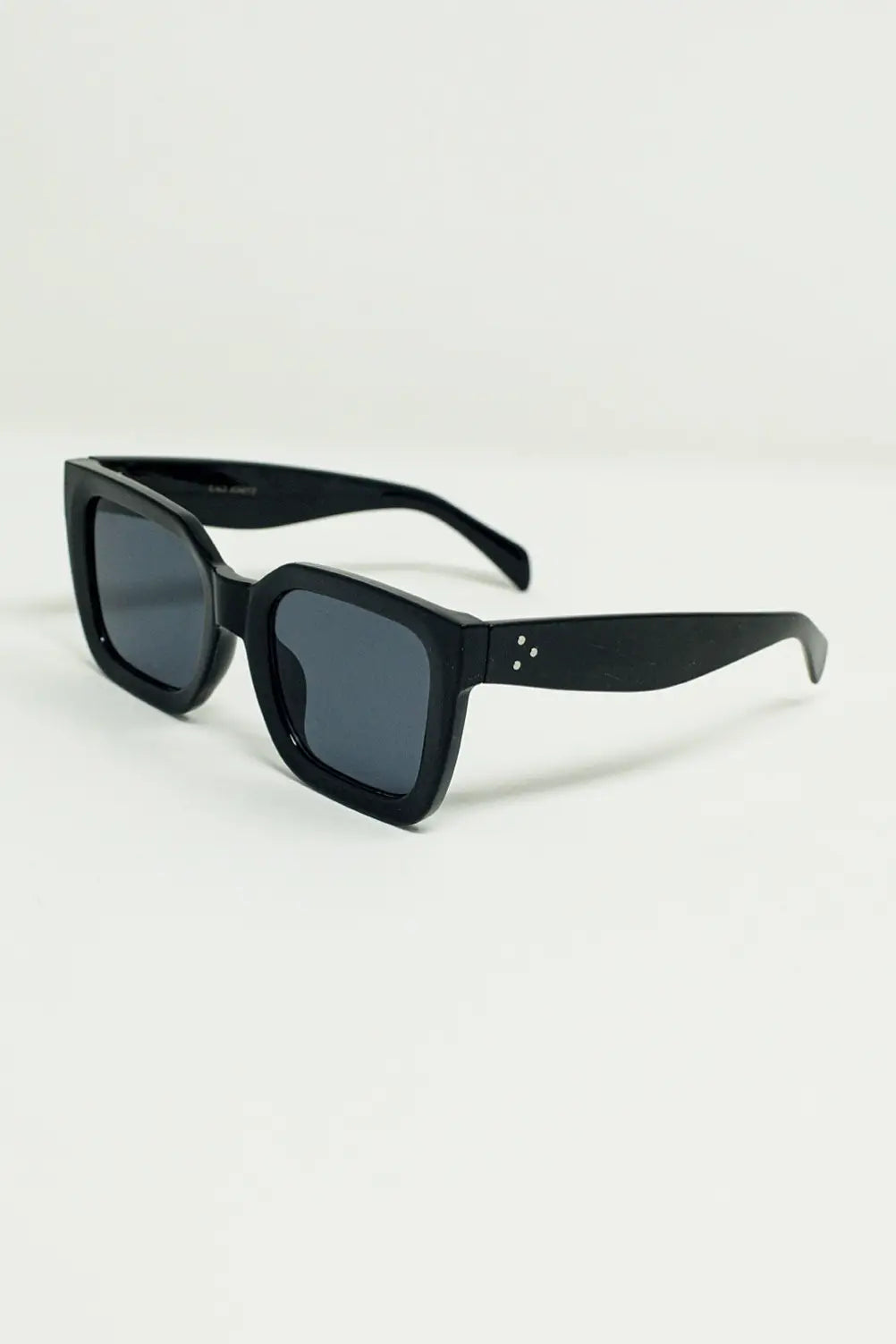 Squared Sunglasses With Dark Lenses in Black - BLACK / ONE - Sunglasses