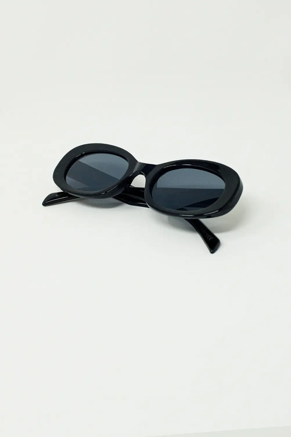 Oversized Oval Sunglasses in Black - BLACK / ONE - Sunglasses