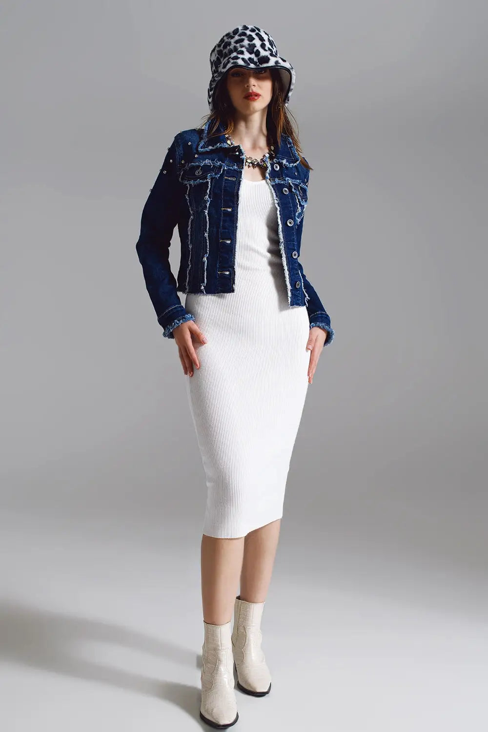 Denim jacket with frayed and embroidered details in Midwash - Jackets