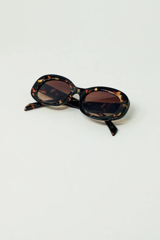 Oval Shapped Sunglasses in Tortoise Shell - BROWN / ONE - Sunglasses