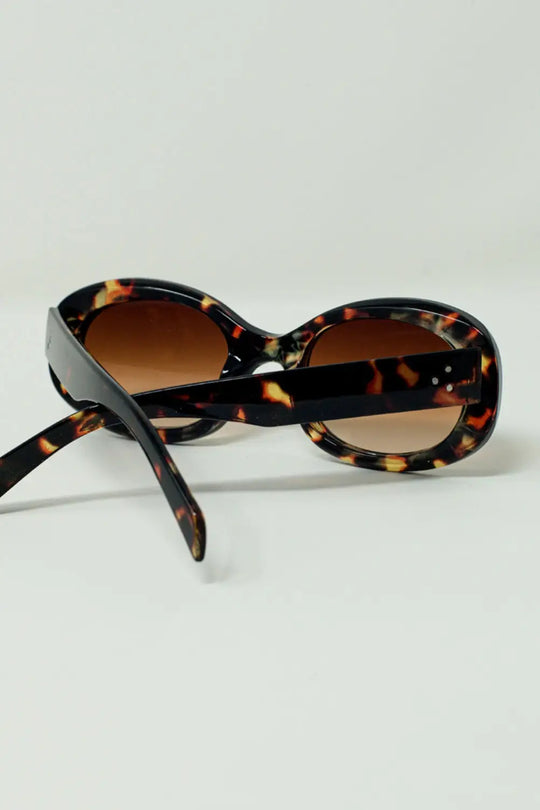Oval Shapped Sunglasses in Tortoise Shell - BROWN / ONE - Sunglasses