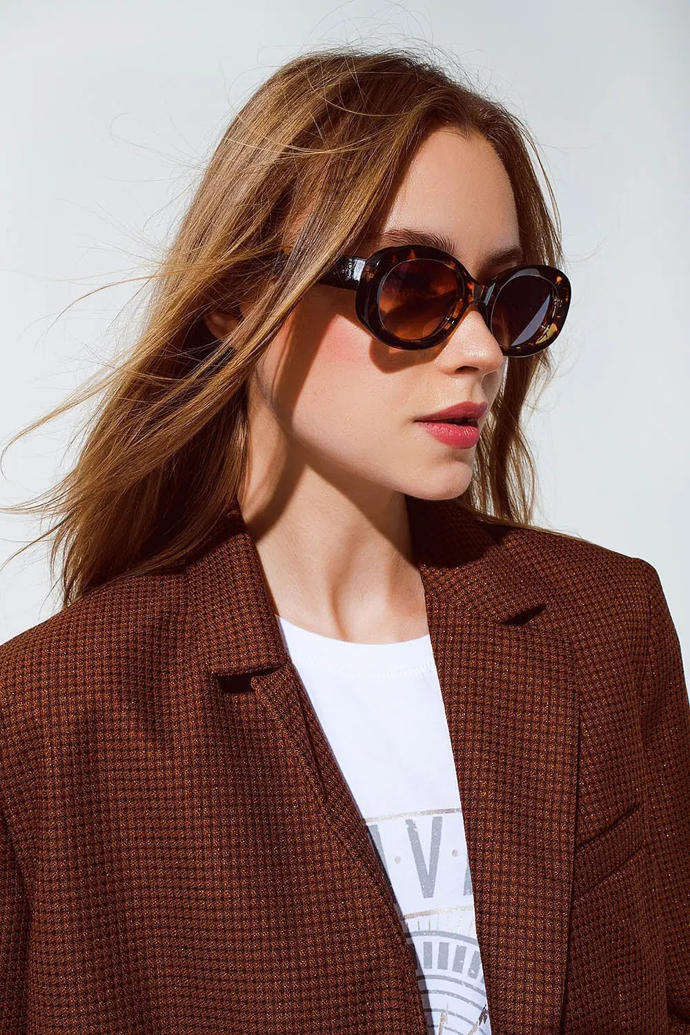 Oval Shapped Sunglasses in Tortoise Shell - BROWN / ONE - Sunglasses