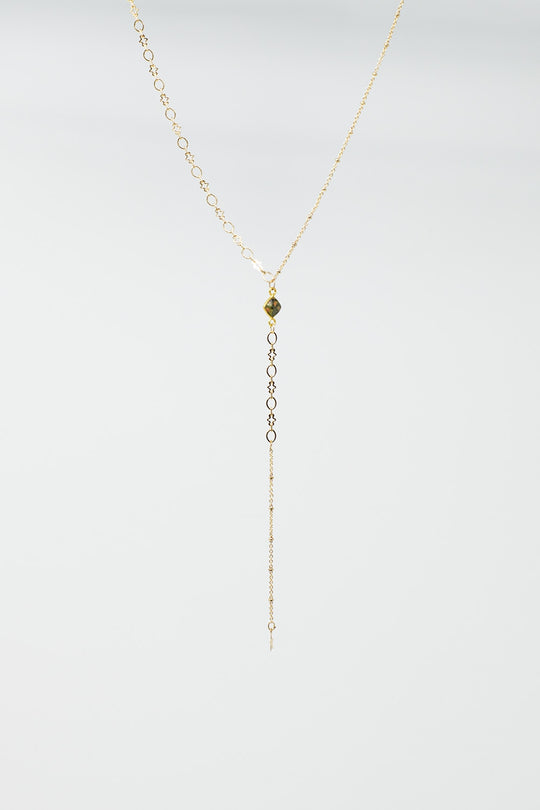 Dainty  golden necklace with very sutil and beautiful star charm