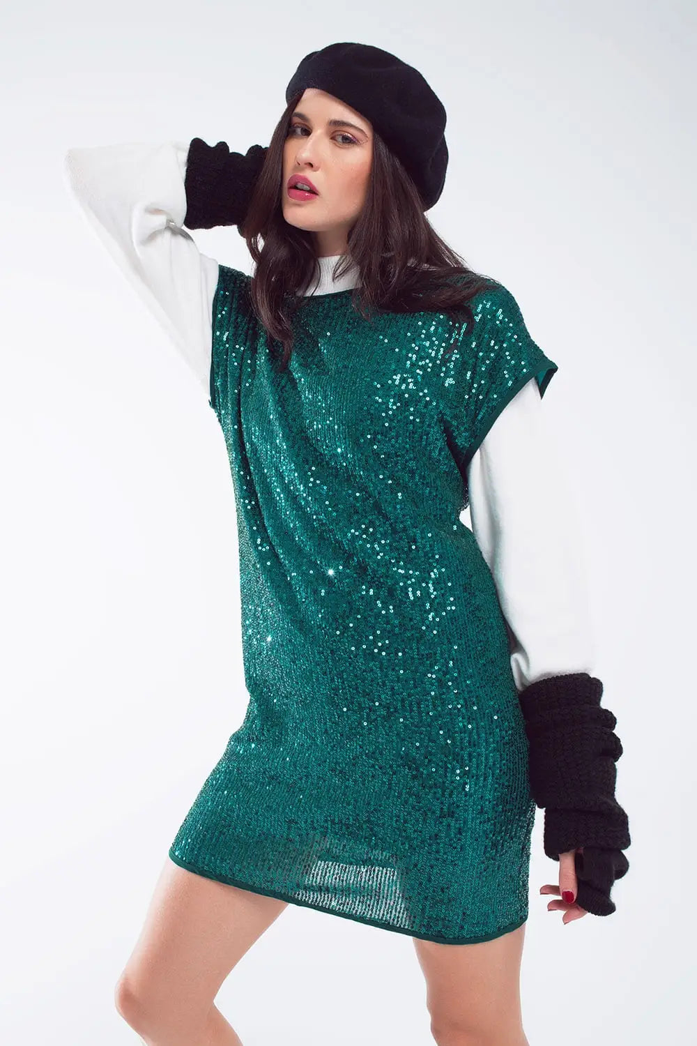 Relaxed Sequin Dress With Short Sleeves and Open Back in Green - Dresses
