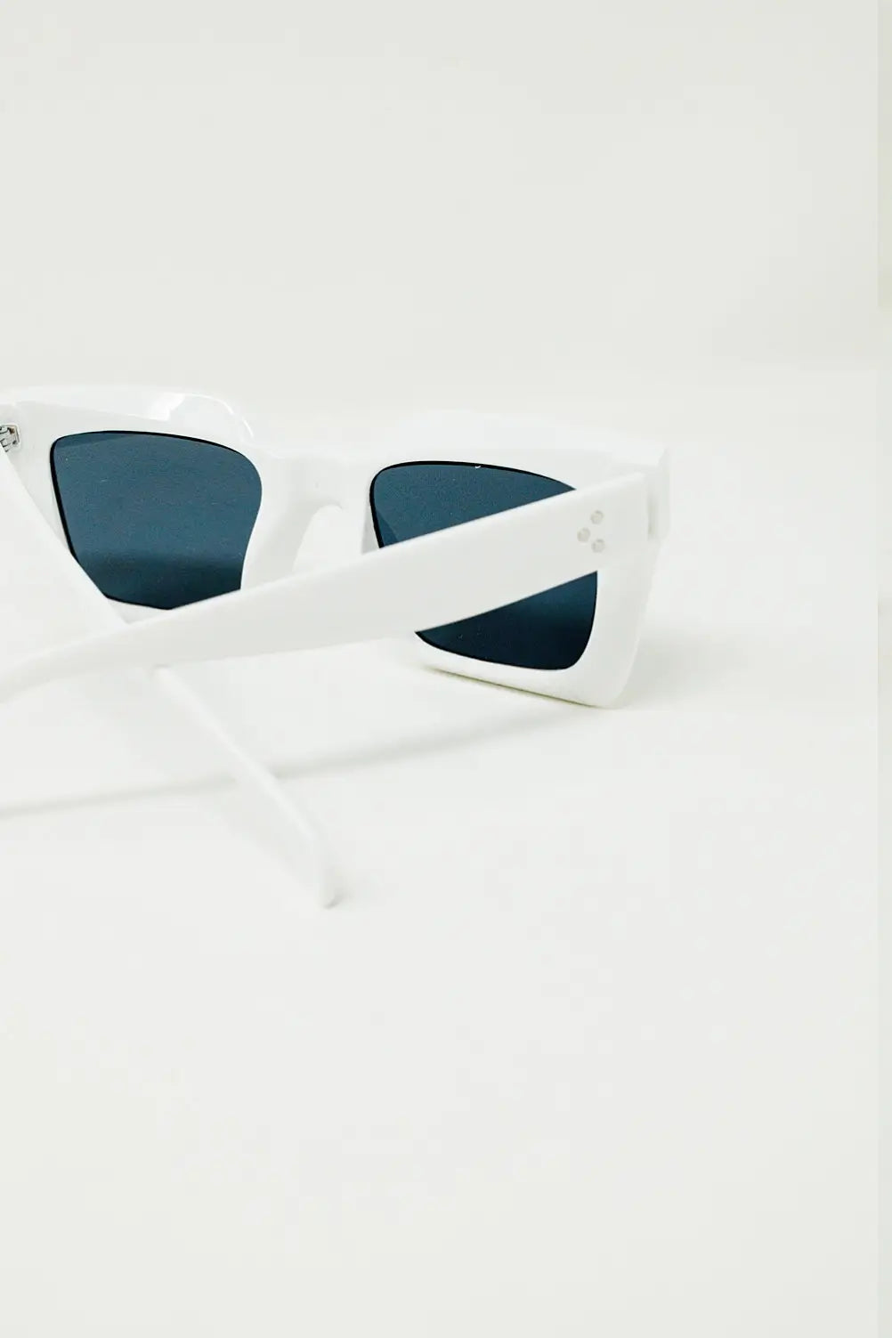 90’s Squared Sunglasses in white - One Size / White