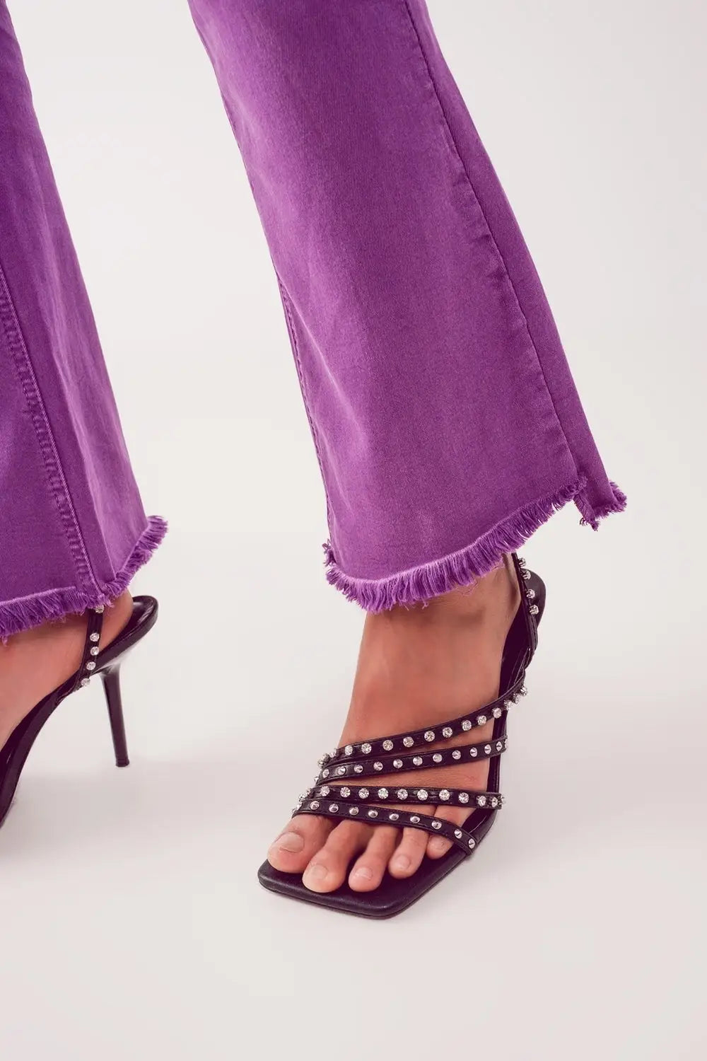 Flare jeans with raw hem edge in purple - Colored Jeans