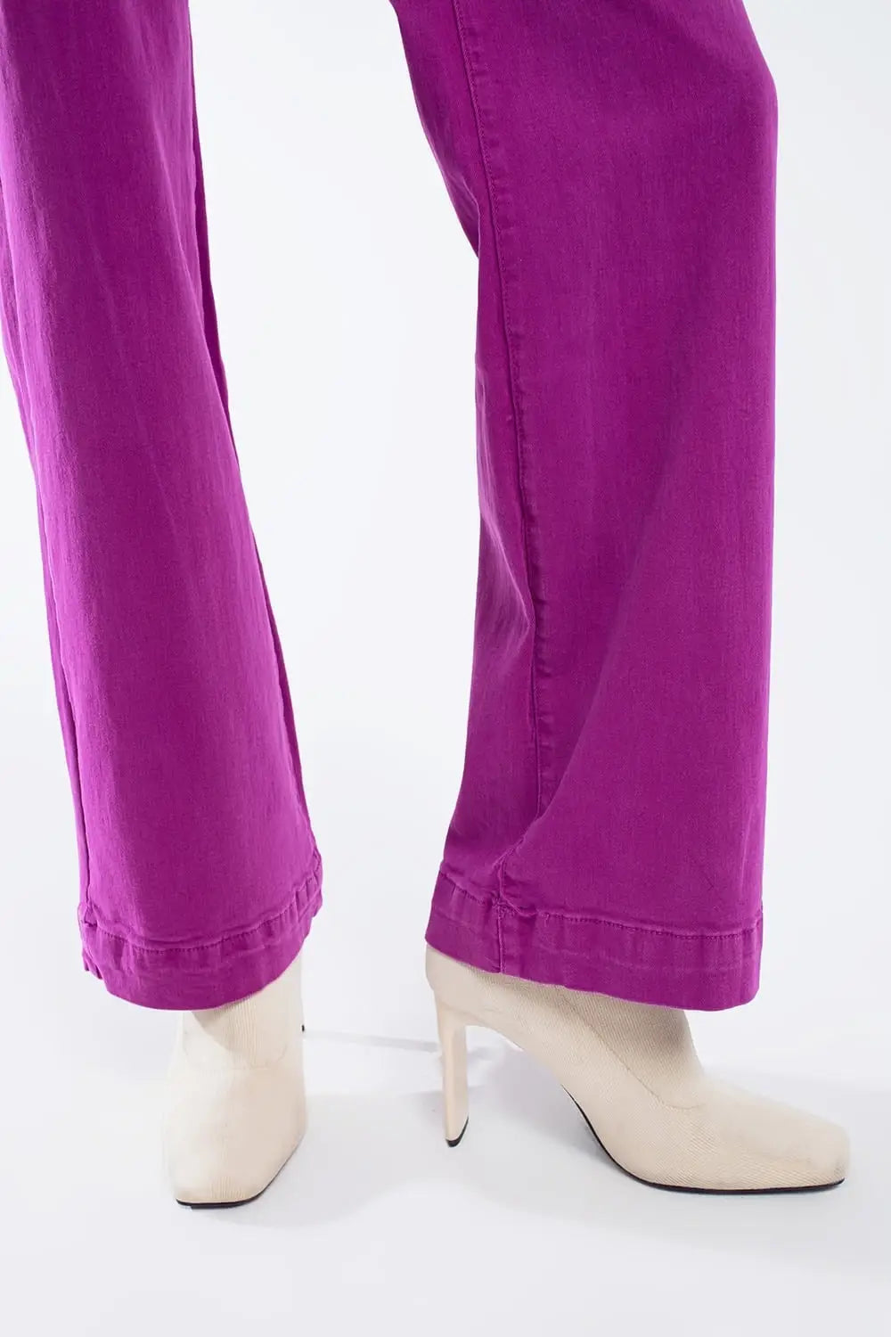 high waisted front pockets flare jeans in magenta - Colored Jeans