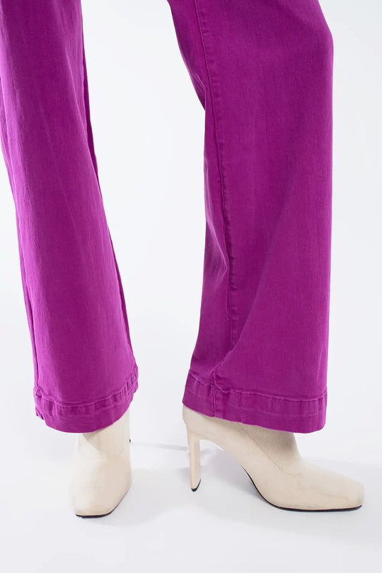 high waisted front pockets flare jeans in magenta - Colored Jeans
