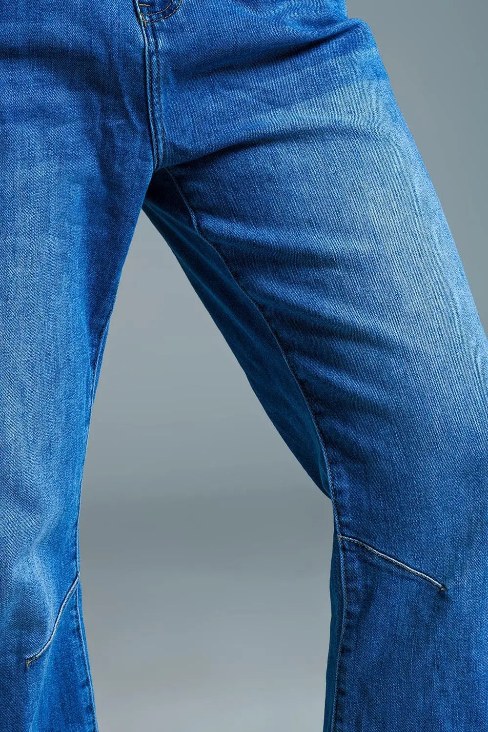 Basic Mom Fit Jeans In Mid Wash With Knee Darts