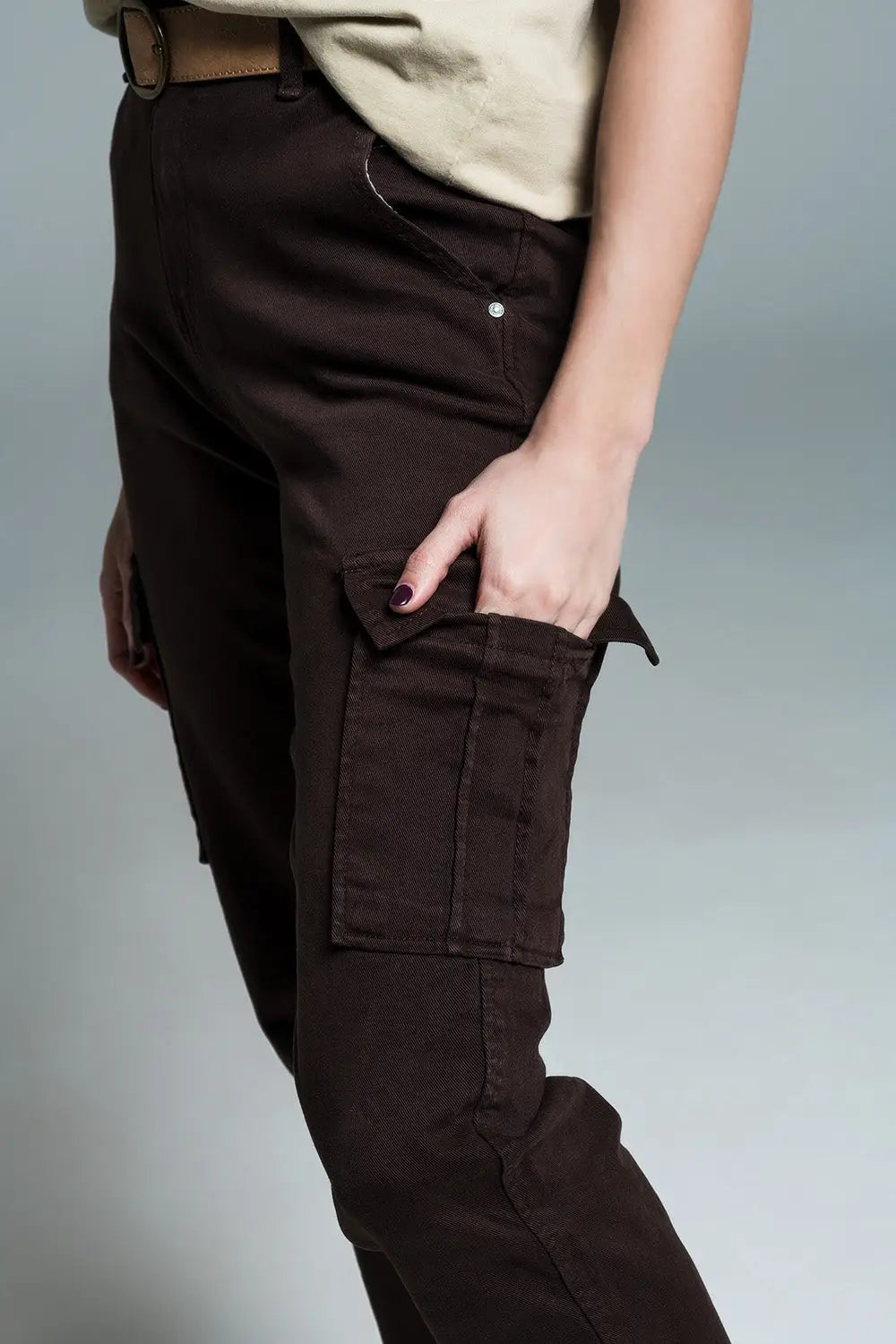Relaxed cargo pants in dark brown - Colored Jeans