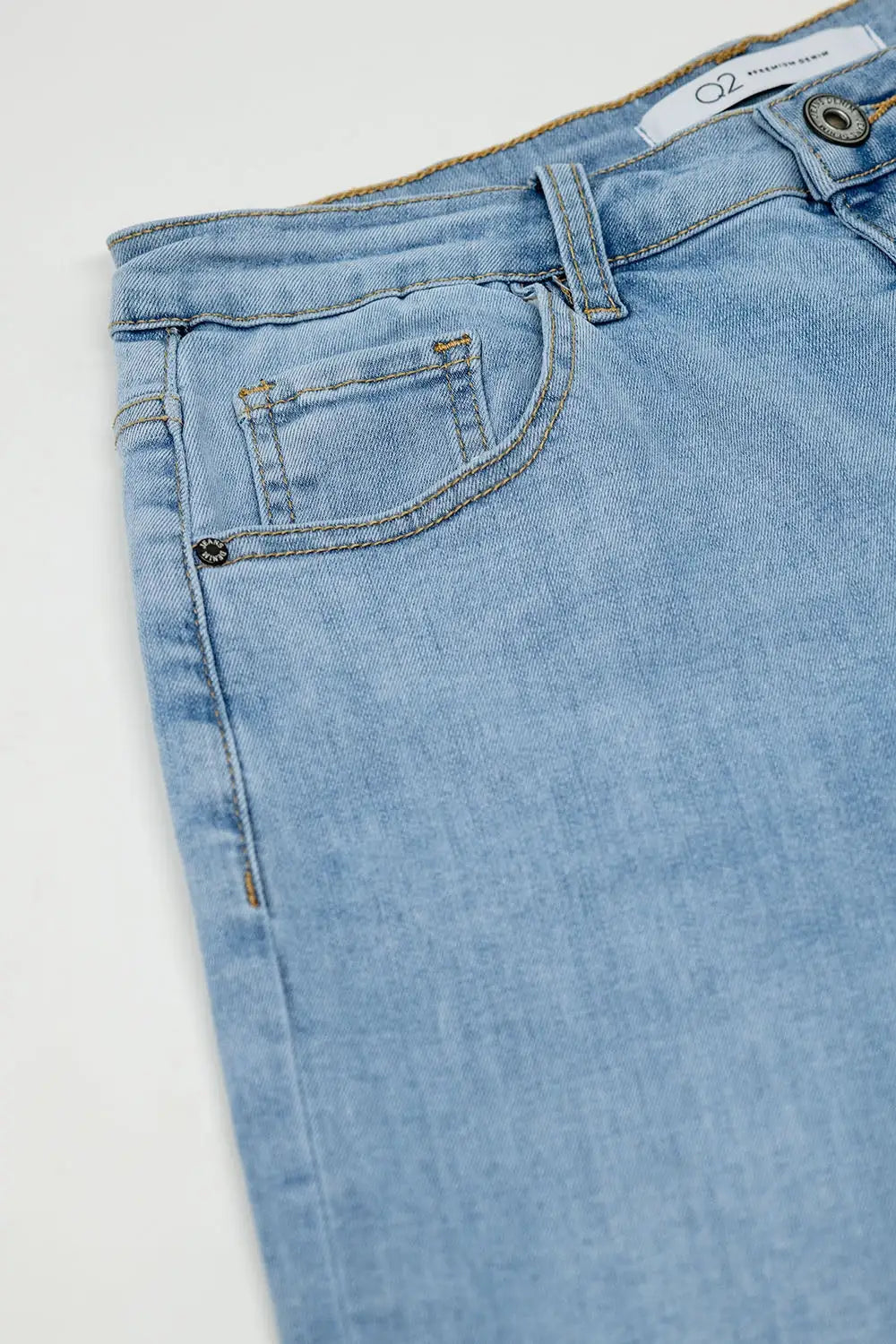 Boyfriend light blue jeans with stitching details on the edges