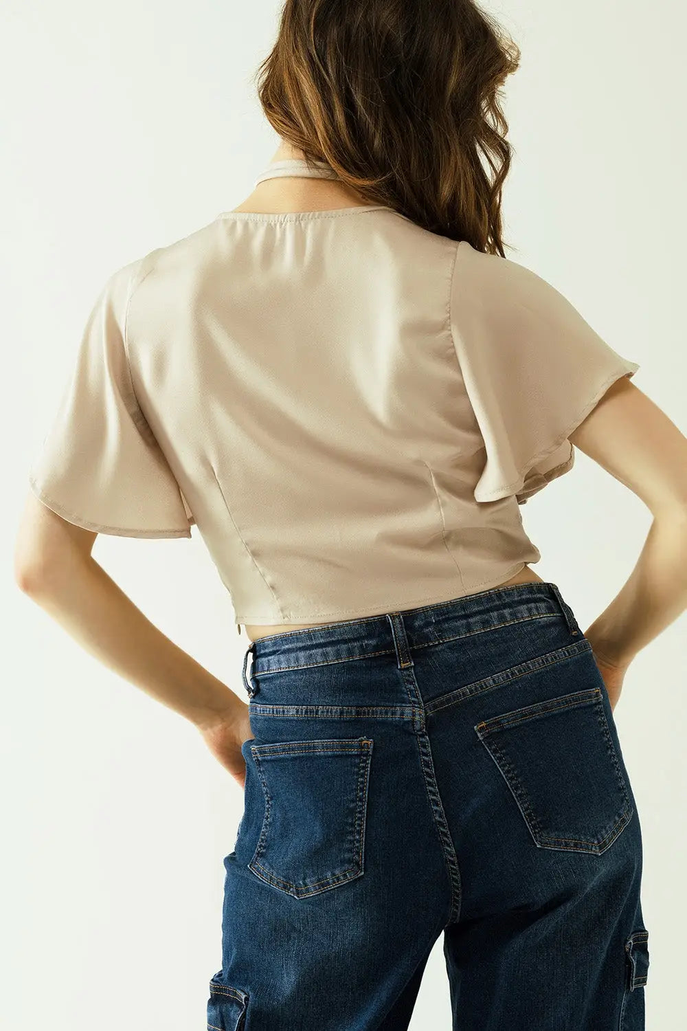 Beige V-neck crop top with short sleeves and a flower detail on the neck - Tops