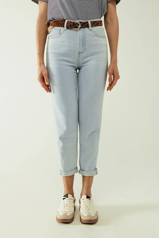 Straight light blue jean with hem and five pockets