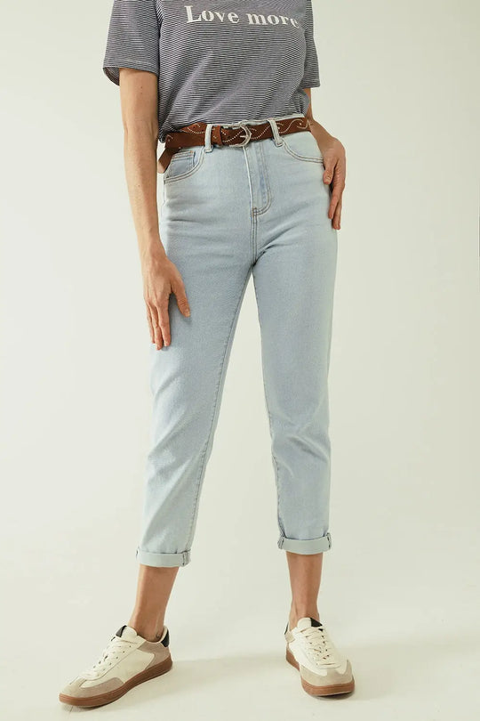 Straight light blue jean with hem and five pockets