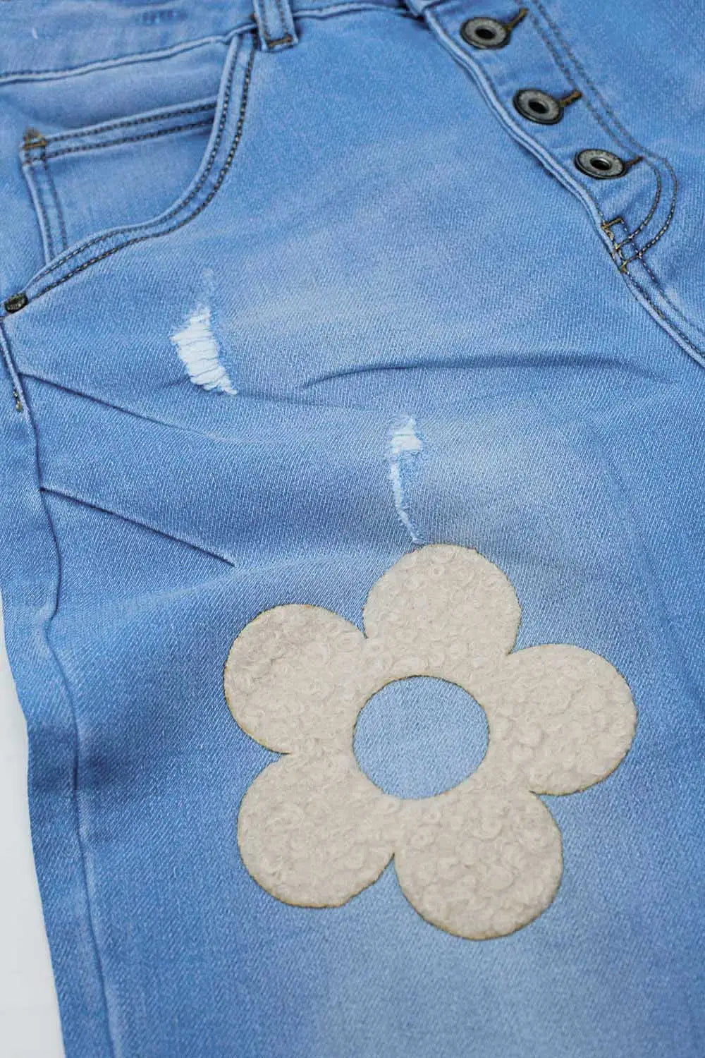 Straight Jeans With Button Closing and Flower Detail in Front