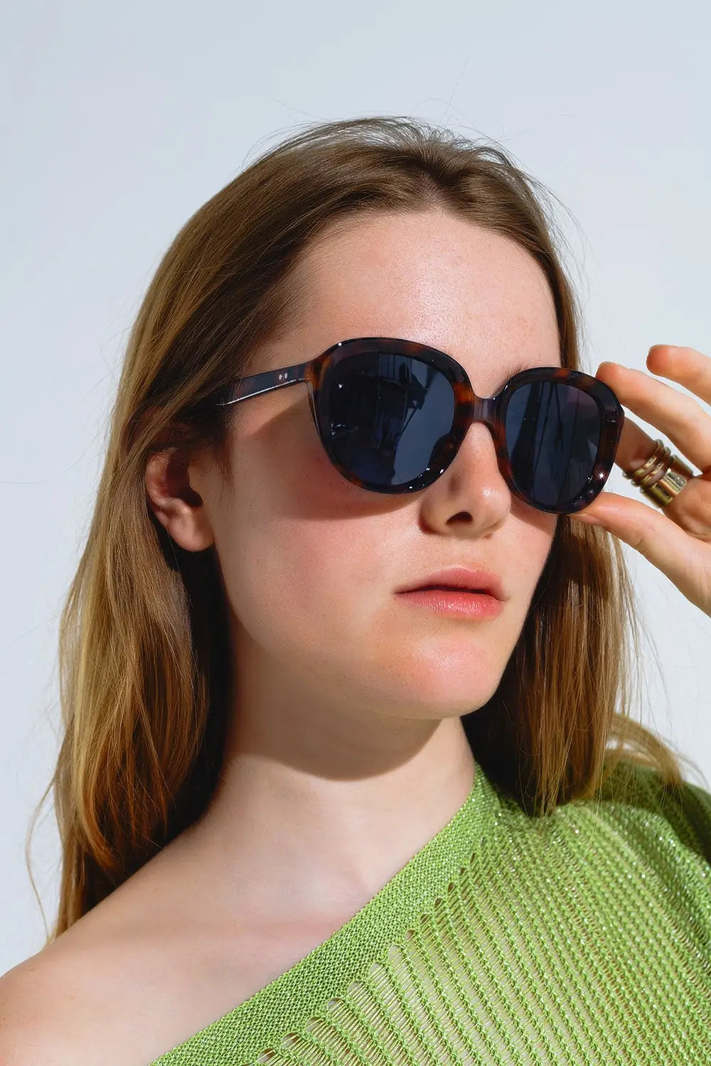 Round Sunglasses In Dark Tortoise Shell - BROWN / ONE - Sunglasses