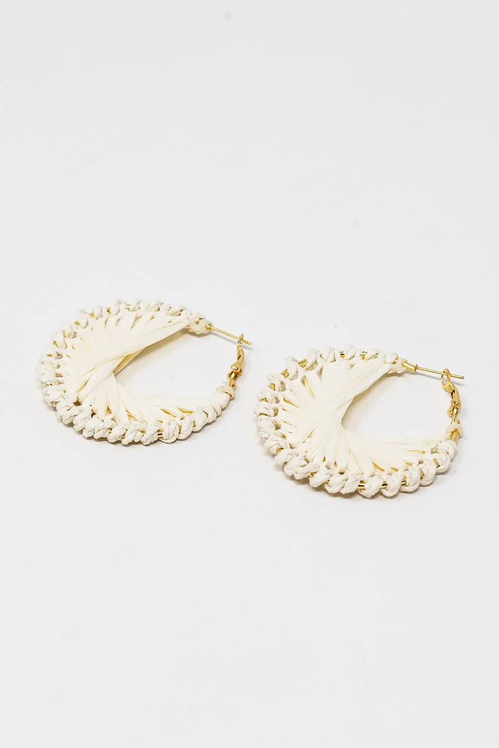 Cream Round Woven Earrings With Intertwined Motive - CREAM / ONE - Earrings