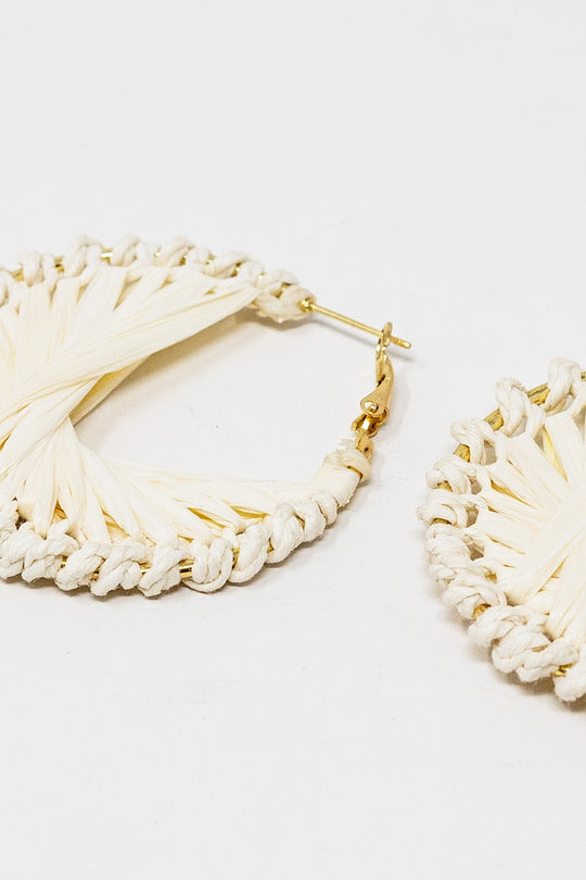 Cream Round Woven Earrings With Intertwined Motive