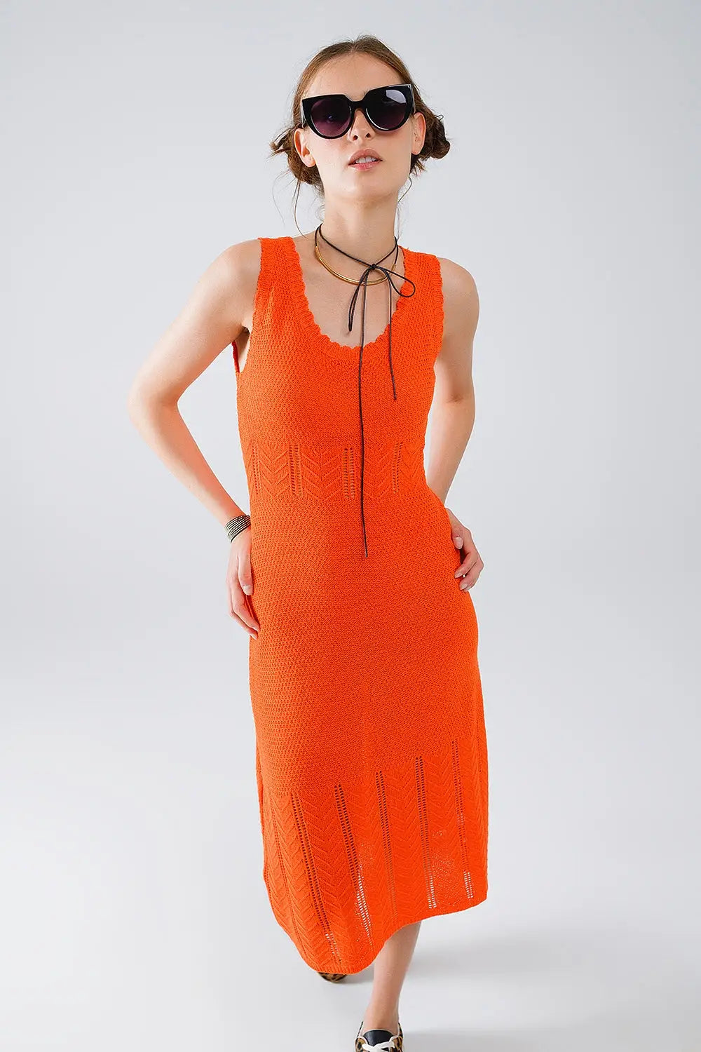 Sleeveless orange knit midi dress with round neck - Dresses
