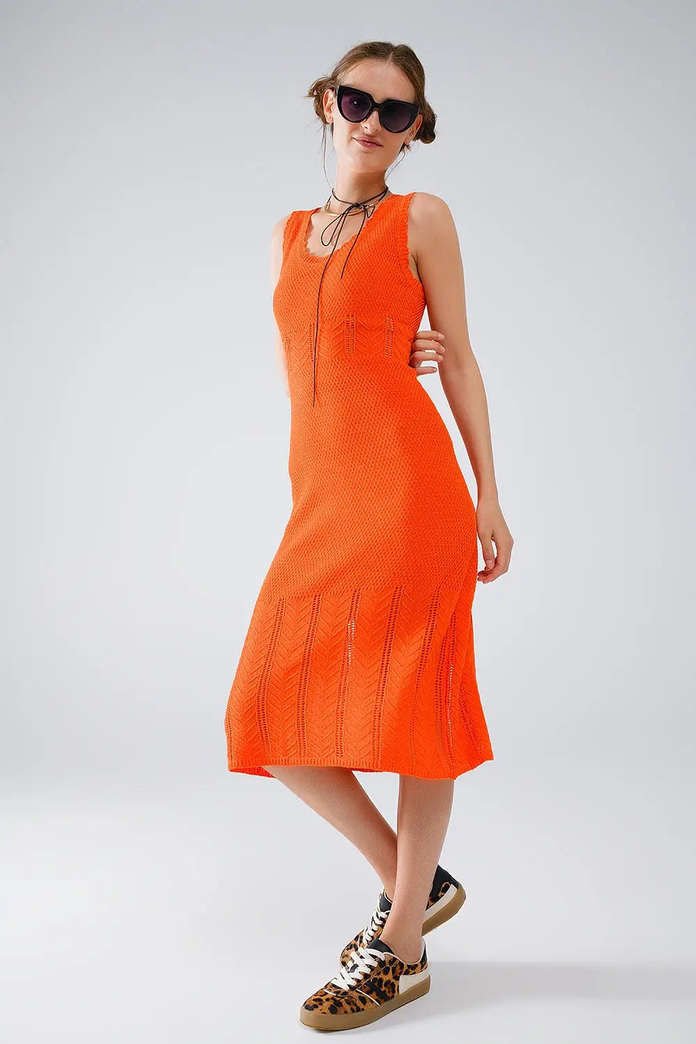 Sleeveless orange knit midi dress with round neck - Dresses