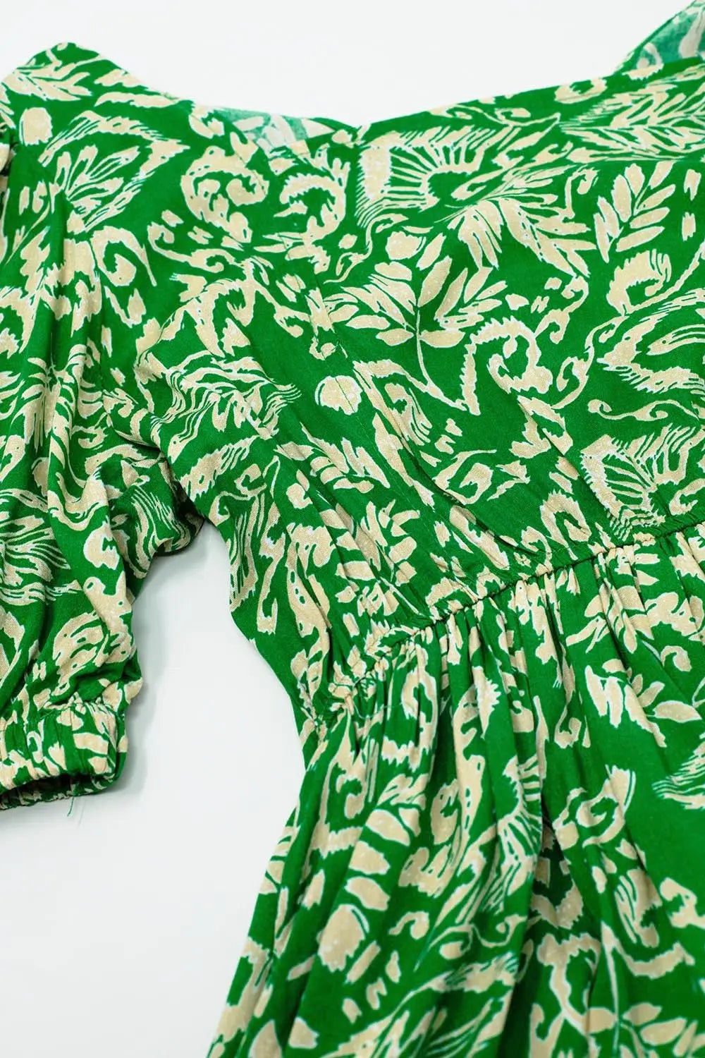 short floral print dress with gathered back in green - Dresses